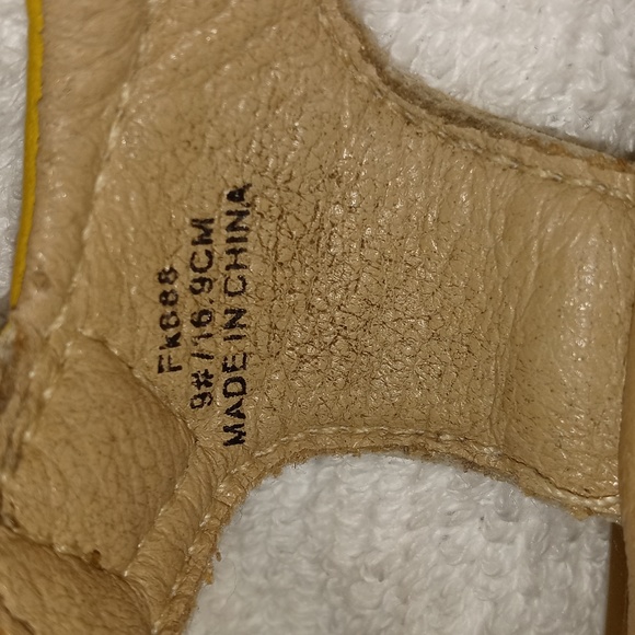 Kiderence Brand Sandals size 9c - Picture 5 of 6